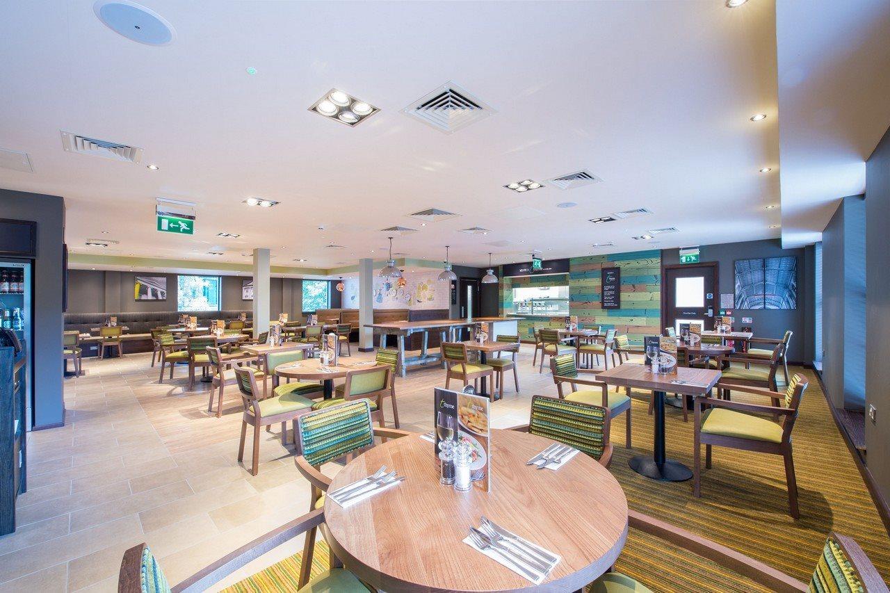 Premier Inn Chelmsford City Centre エクステリア 写真